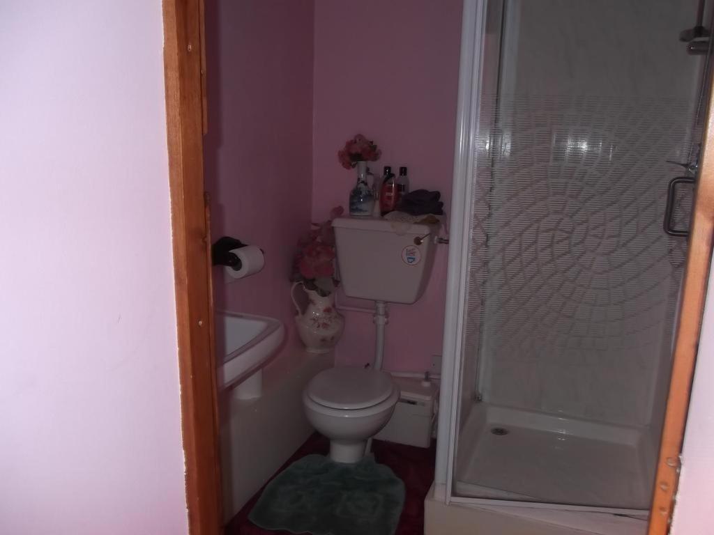 Twin Room with Shower
